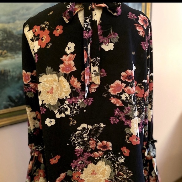 Designer Black Floral Blouse w Ruffle Sleeve size M - Picture 8 of 8